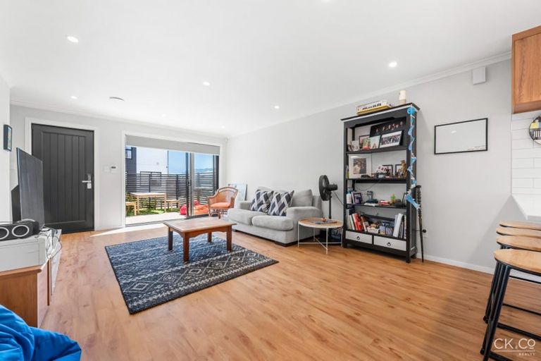 Photo of property in 9 Desert Gold Lane, Wallaceville, Upper Hutt, 5018