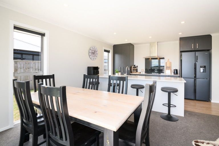 Photo of property in 20 Sardinia Grove, Fitzherbert, Palmerston North, 4410