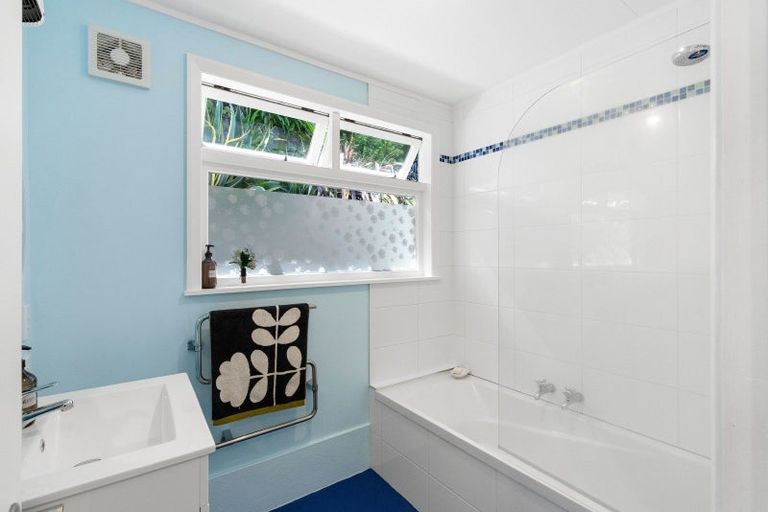 Photo of property in 71 Muritai Road, Eastbourne, Lower Hutt, 5013