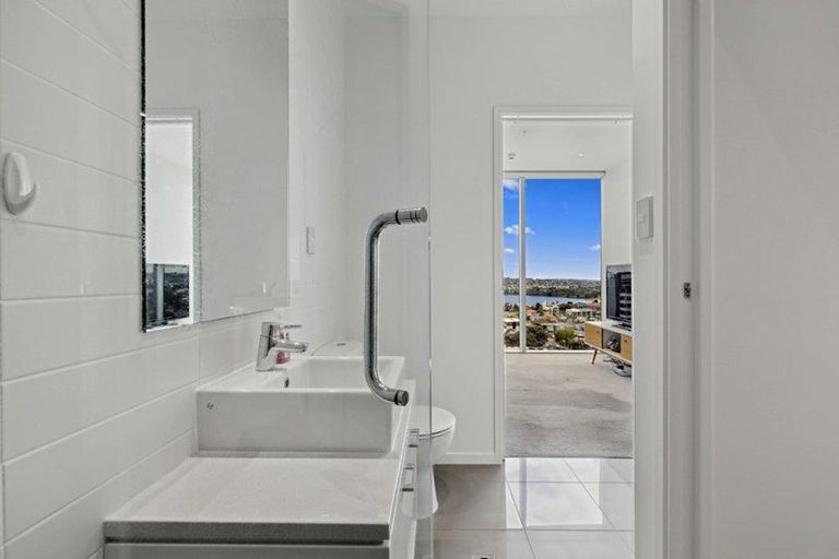 Photo of property in Sentinel Apartments, 1605/3 Northcroft Street, Takapuna, Auckland, 0622
