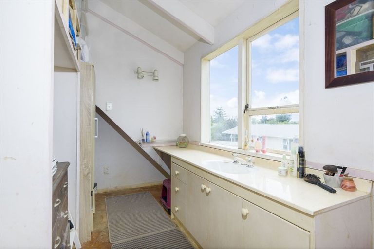 Photo of property in 31 Cobham Crescent, Kelston, Auckland, 0602