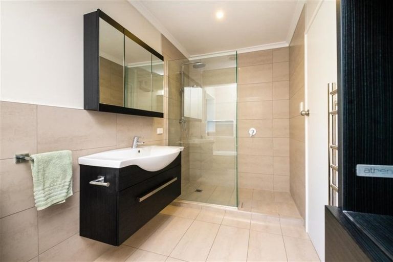 Photo of property in 15 Emerald Hill, Havelock North, 4130