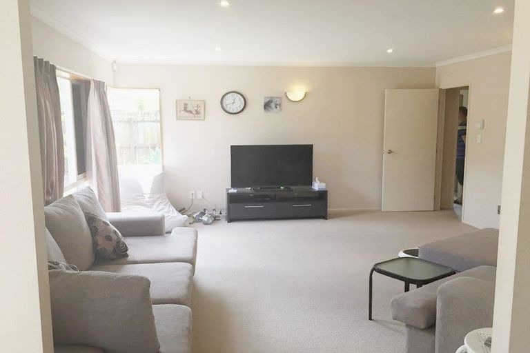 Photo of property in 16 Monash Place, Flat Bush, Auckland, 2016