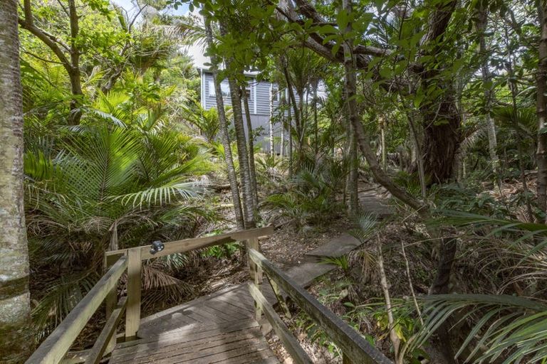 Photo of property in 6-8 Sylvan Glade, Piha, New Lynn, 0772