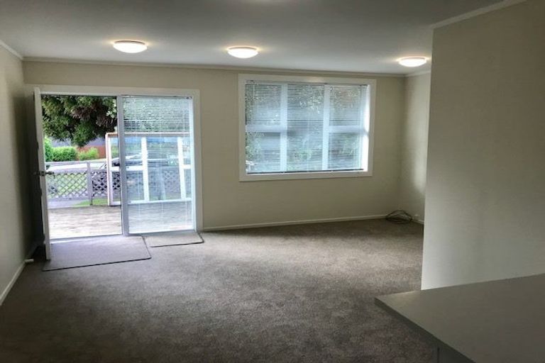 Photo of property in 1/1 Bronwyn Place, Torbay, Auckland, 0630
