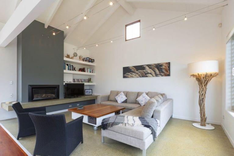 Photo of property in 31 Tohora Crescent, Omaha, 0986