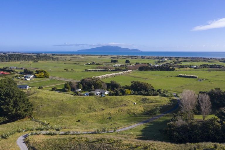 Photo of property in 93 Pukenamu Road, Te Horo, Otaki, 5581
