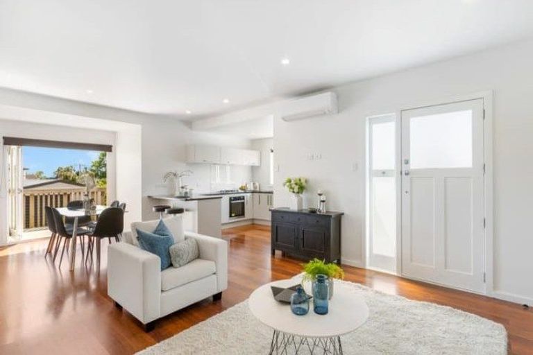 Photo of property in 2/117 Great South Road, Manurewa, Auckland, 2102