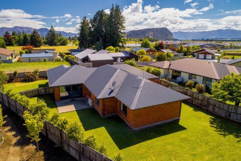 Photo of property in 6 Alpha Close, Wanaka, 9305
