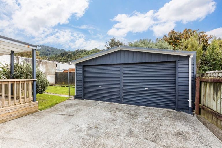 Photo of property in 10 Gardiner Grove, Wainuiomata, Lower Hutt, 5014