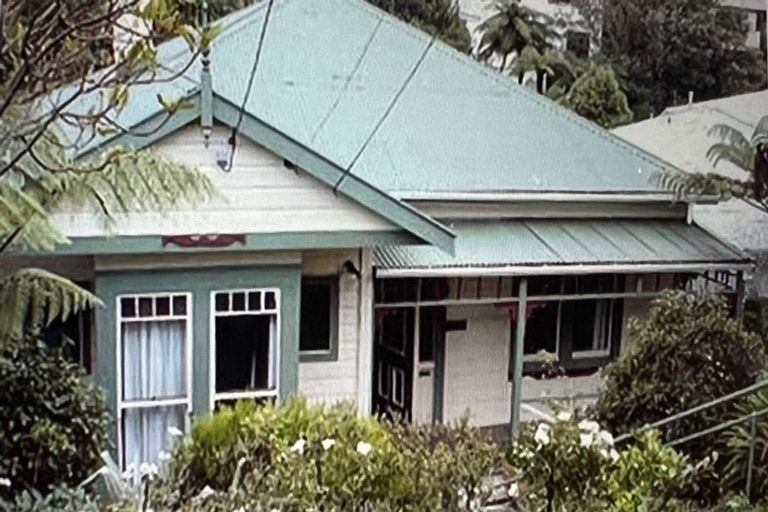 Photo of property in 135 Kelburn Parade, Kelburn, Wellington, 6012