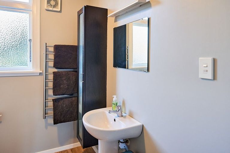 Photo of property in 10 Helen Street, Brooklyn, Wellington, 6021