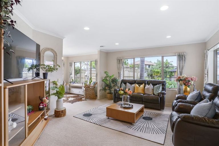 Photo of property in 10 William Woods Court, Flat Bush, Auckland, 2016