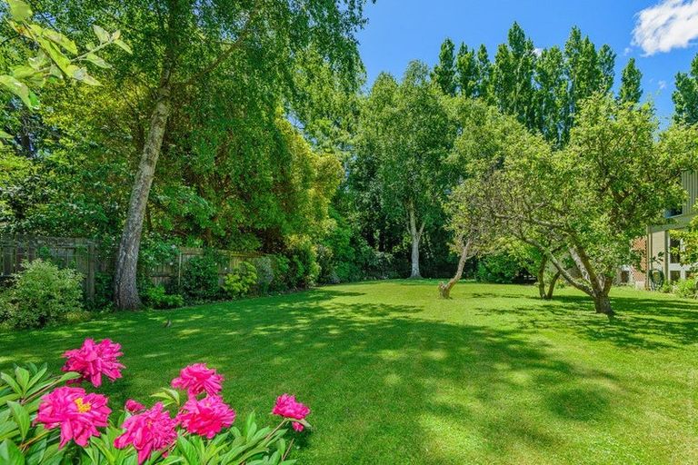 Photo of property in 24 Thorrington Road, Cashmere, Christchurch, 8022