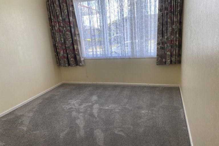 Photo of property in 10 Strid Road, Te Atatu South, Auckland, 0610