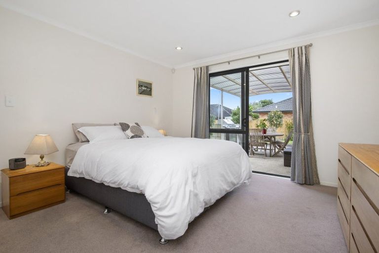 Photo of property in 25 Ripple Grove, Waiuku, 2123