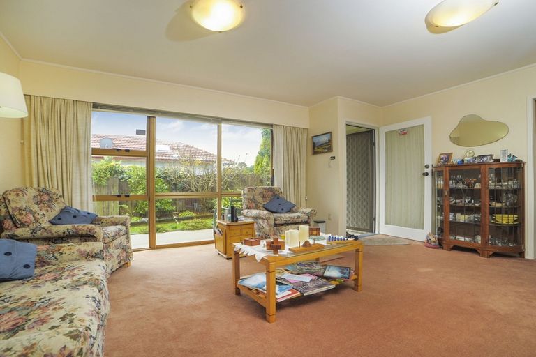 Photo of property in 2/13 Waitaki Street, Henderson, Auckland, 0612