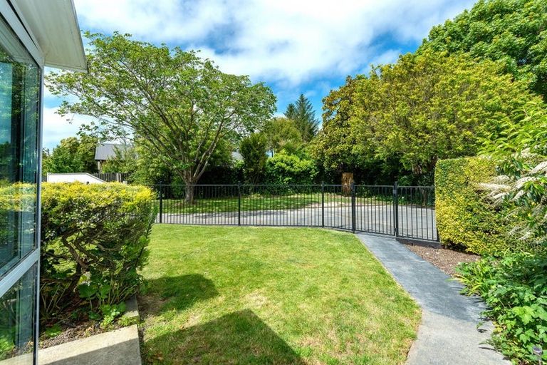 Photo of property in 69a Aorangi Road, Bryndwr, Christchurch, 8053