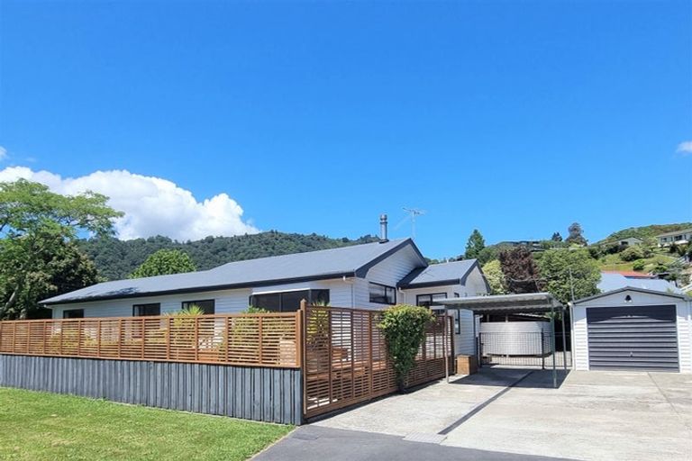 Photo of property in 21 Oxford Street, Picton, 7220