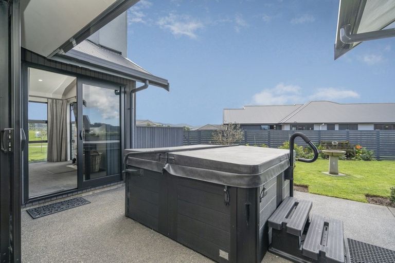 Photo of property in 20 Topping Place, Whitianga, 3510