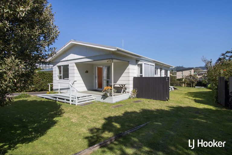Photo of property in 94 Dillon Street, Waihi Beach, 3611