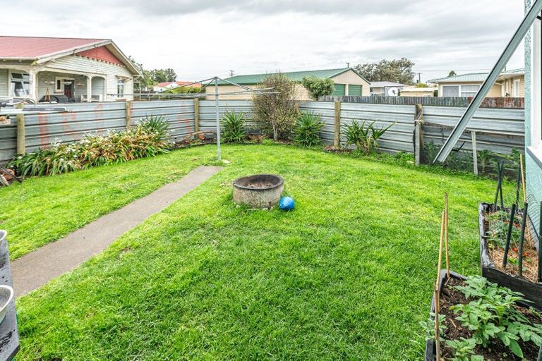 Photo of property in 200 Puriri Street, Castlecliff, Whanganui, 4501