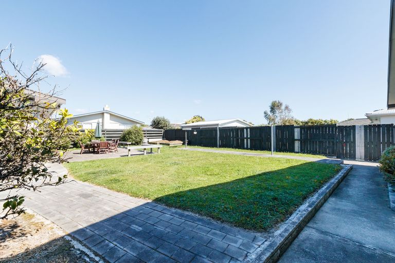 Photo of property in 6 Lyndale Place, Kelvin Grove, Palmerston North, 4414