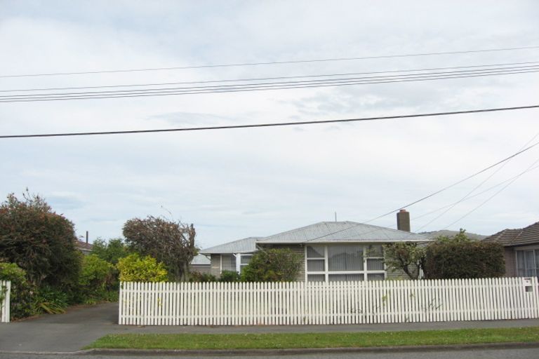 Photo of property in 8 Frensham Crescent, Woolston, Christchurch, 8062