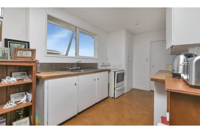 Photo of property in 36 Arlette Place, Massey, Auckland, 0614