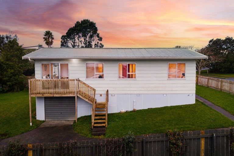 Photo of property in 5 Flaunty Place, West Harbour, Auckland, 0618