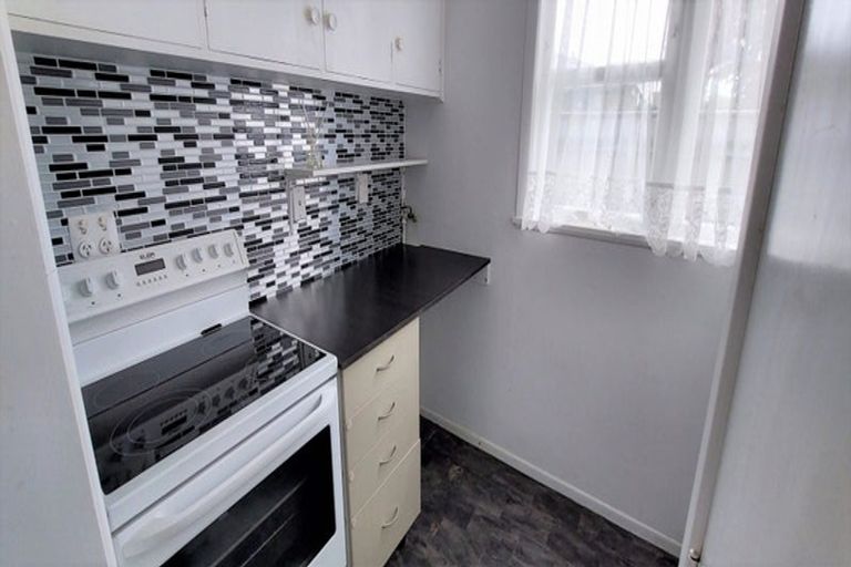 Photo of property in 88 Queenwood Road, Levin, 5510