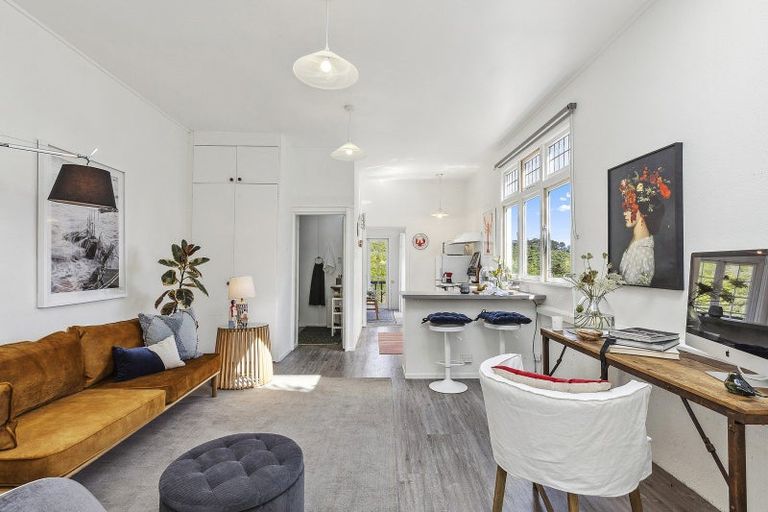 Photo of property in 75 Karepa Street, Brooklyn, Wellington, 6021