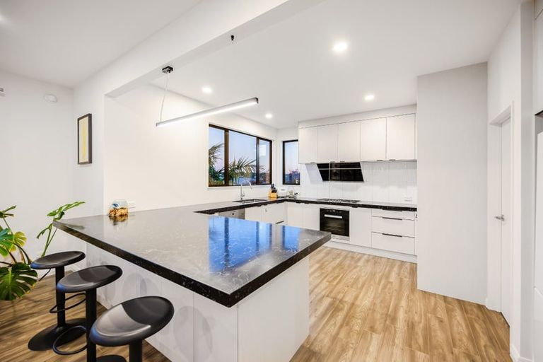 Photo of property in 12 Shelby Place, Long Bay, Auckland, 0630