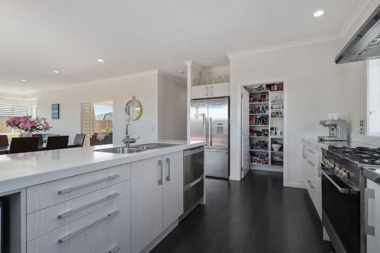 Photo of property in 92 Farringdon Avenue, Rototuna North, Hamilton, 3210