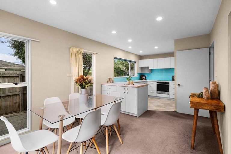 Photo of property in 4 Broadfell Avenue, Avonhead, Christchurch, 8042