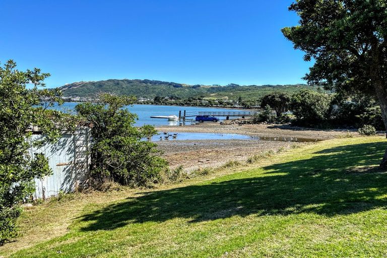 Photo of property in 1 Onepoto Road, Titahi Bay, Porirua, 5022