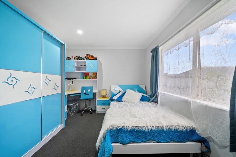 Photo of property in 35 Croftview Road, Wattle Downs, Auckland, 2103