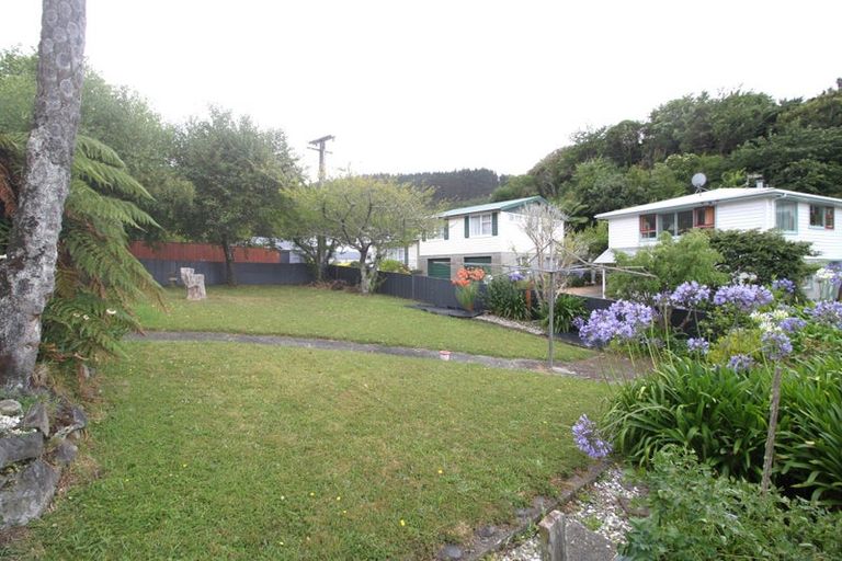 Photo of property in 38 Larsen Crescent, Tawa, Wellington, 5028