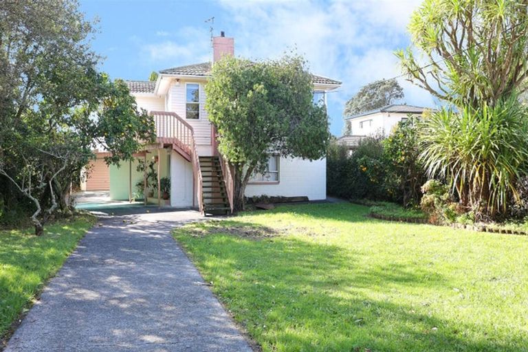 Photo of property in 5 Renata Crescent, Te Atatu Peninsula, Auckland, 0610