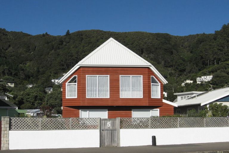 Photo of property in 5 Marine Parade, Eastbourne, Lower Hutt, 5013