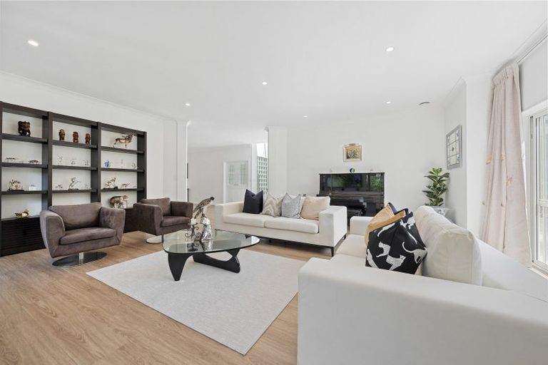 Photo of property in 7 Hobbs Road, Matakatia, Whangaparaoa, 0930