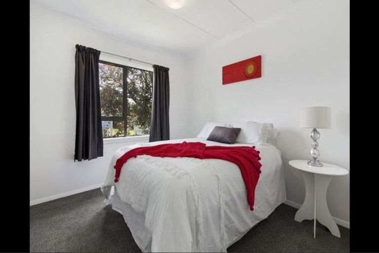 Photo of property in 11 Derby Place, Cannons Creek, Porirua, 5024