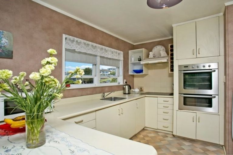 Photo of property in 36 Woodside Avenue, Northcote, Auckland, 0627