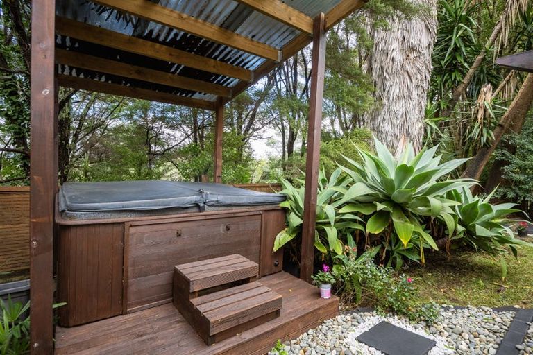 Photo of property in 27 Mckinley Road, Sunnyvale, Auckland, 0612