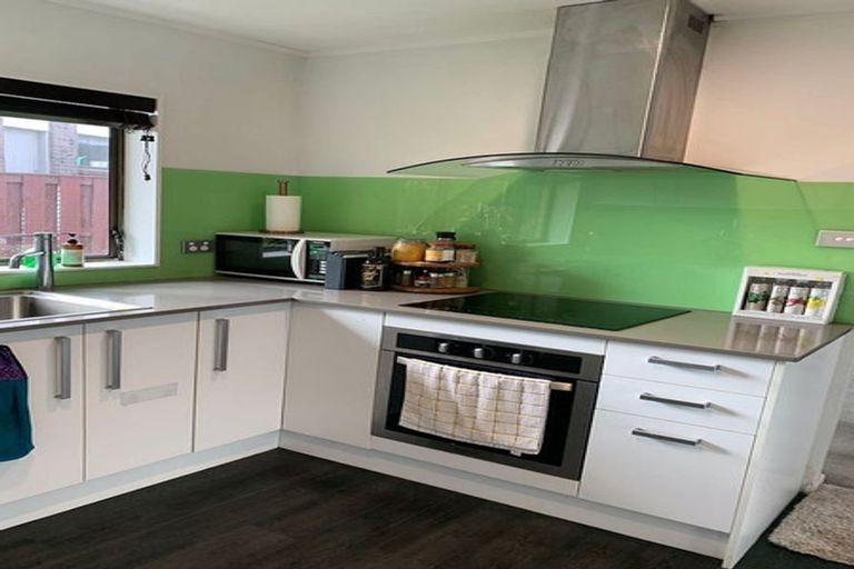 Photo of property in 2/116 Bucklands Beach Road, Bucklands Beach, Auckland, 2012