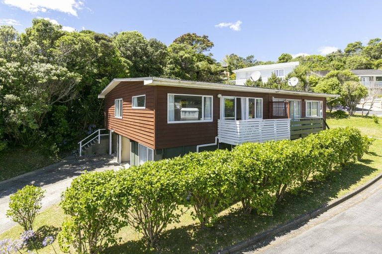 Photo of property in 1/15 Bloomsbury Grove, Newlands, Wellington, 6037