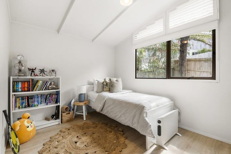 Photo of property in 18 Macnay Way, Murrays Bay, Auckland, 0630