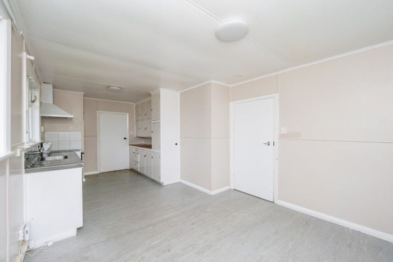 Photo of property in 5 Crewe Crescent, Hokowhitu, Palmerston North, 4410