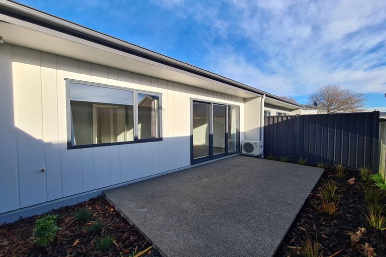 Photo of property in 4/11 Defoe Place, Waltham, Christchurch, 8023