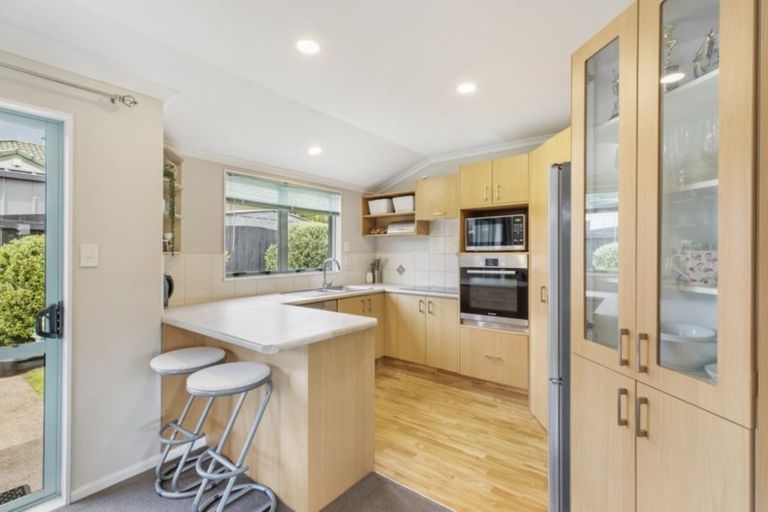 Photo of property in 122 Dalton Drive, Papamoa Beach, Papamoa, 3118